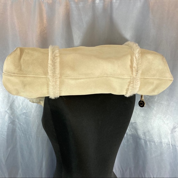 Ugg women’s Quinn hobo suede shoulder bag - Picture 6 of 14